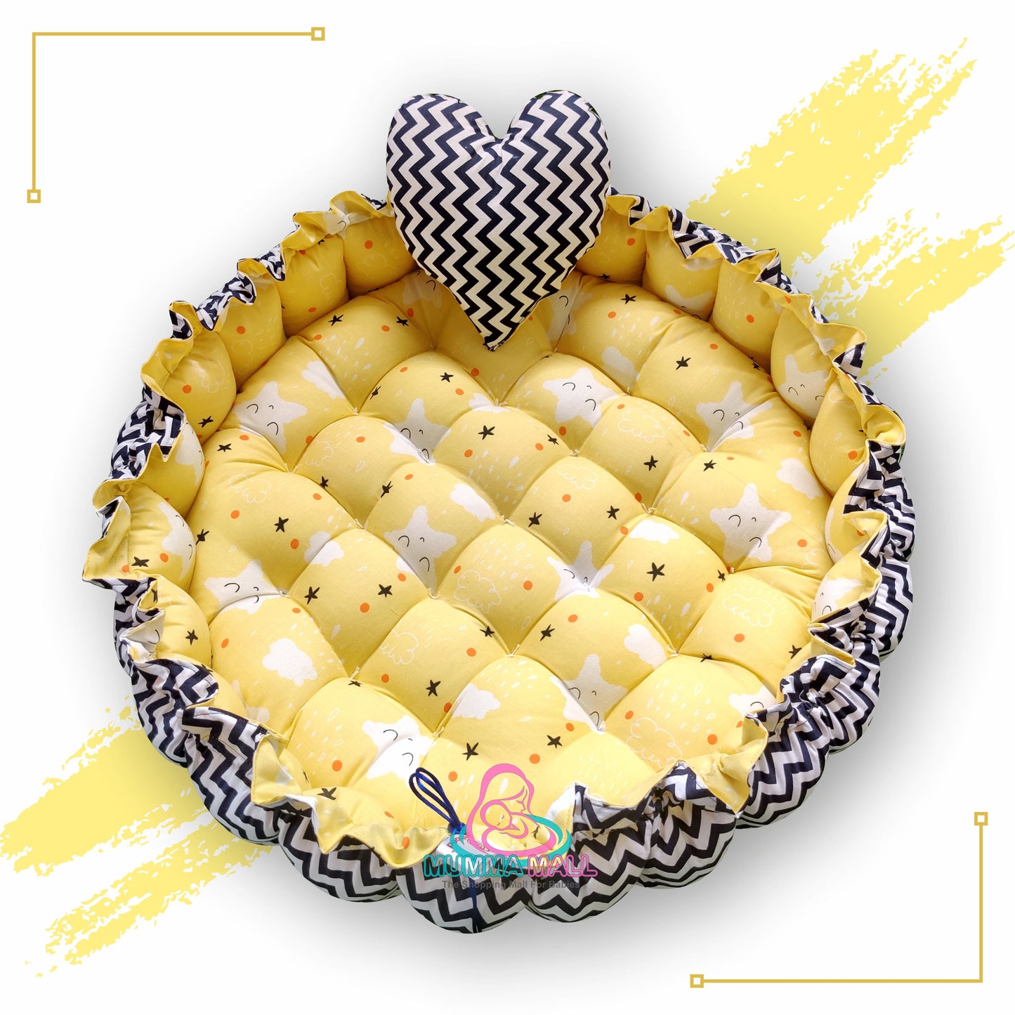 Round baby tub bed with a heart pillow (Yellow and Black)